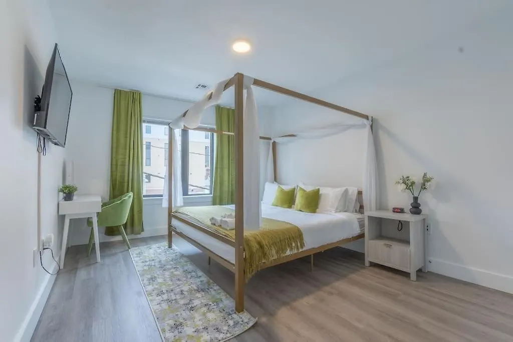 2 Bedroom 2 Bath Suite, Near American Dream And The Airport, Free Parking, King Bed And 2 Queen Beds, Washer And Dryer Orange