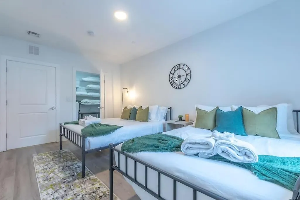 2 Bedroom 2 Bath Suite, Near American Dream And The Airport, Free Parking, King Bed And 2 Queen Beds, Washer And Dryer Orange شقة