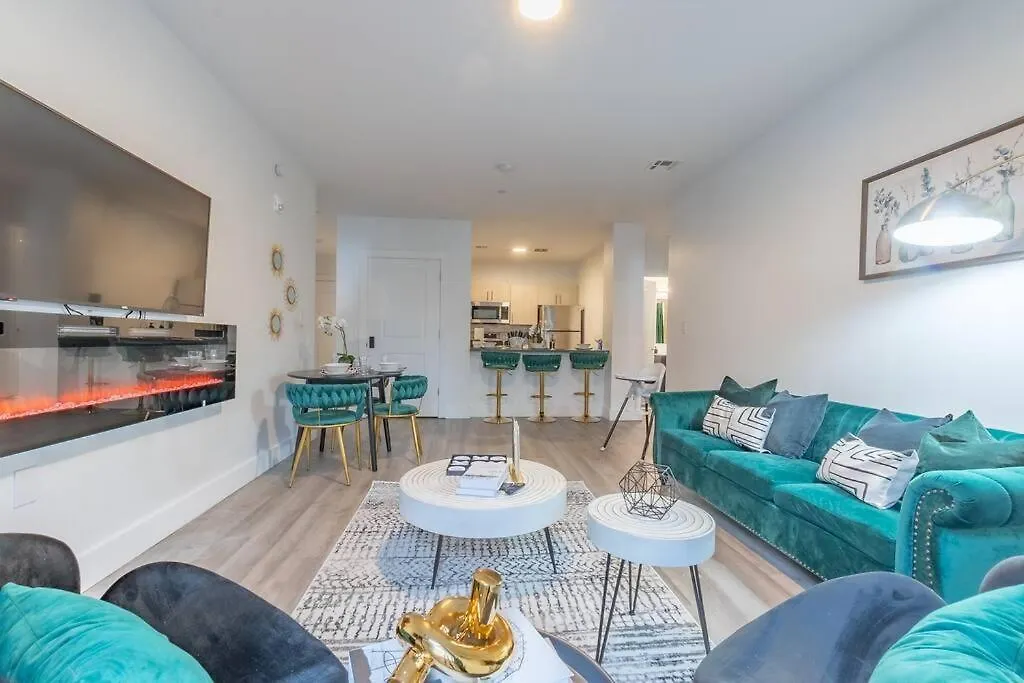 Spacious Airport Suite: Two-Bedroom Comfort with Laundry Orange
